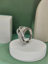 Twisted Elegance Moissanite