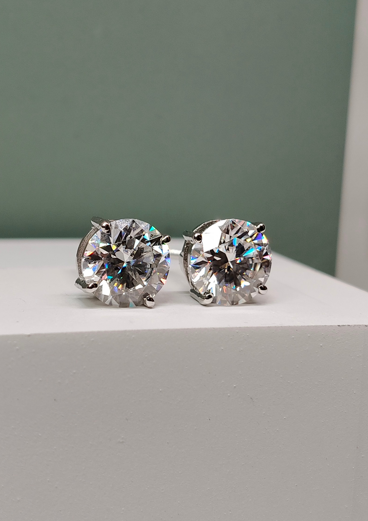 Evergreen Round Solitaire Earrings