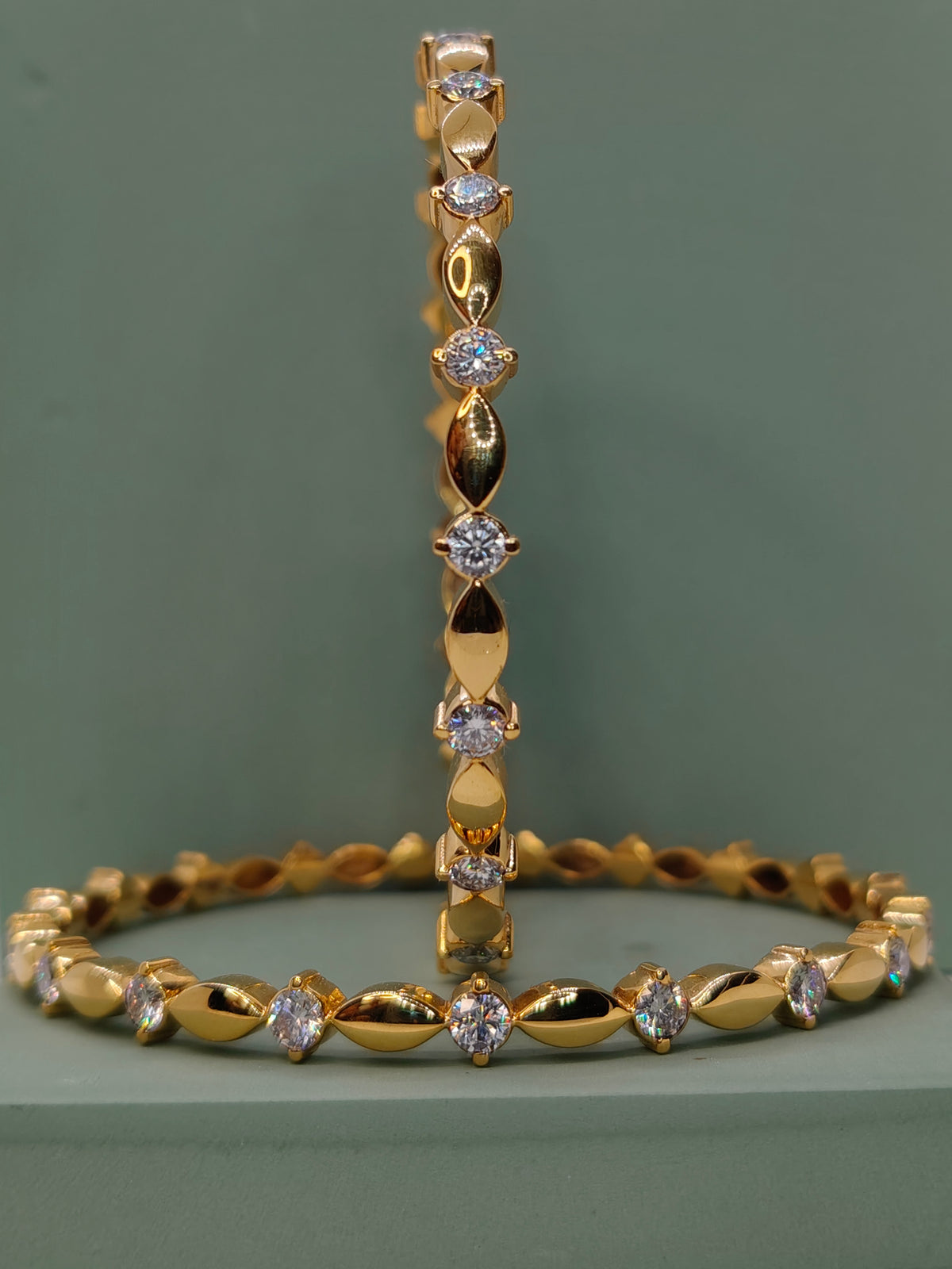 Pristine Curve Bangle