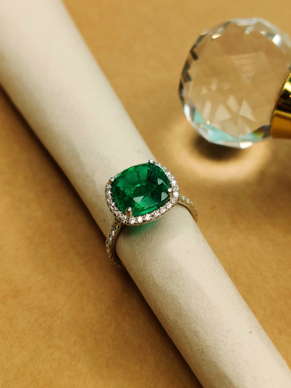 Grandeur Cushion Halo