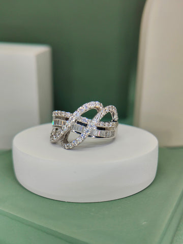 Twisted Elegance Moissanite