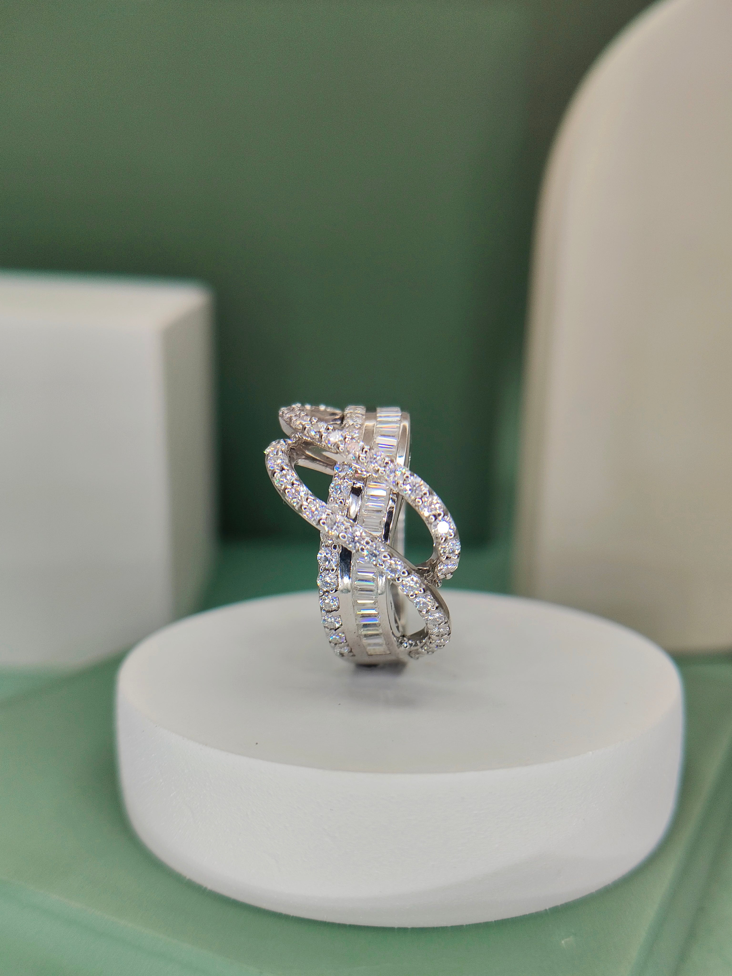 Twisted Elegance Moissanite
