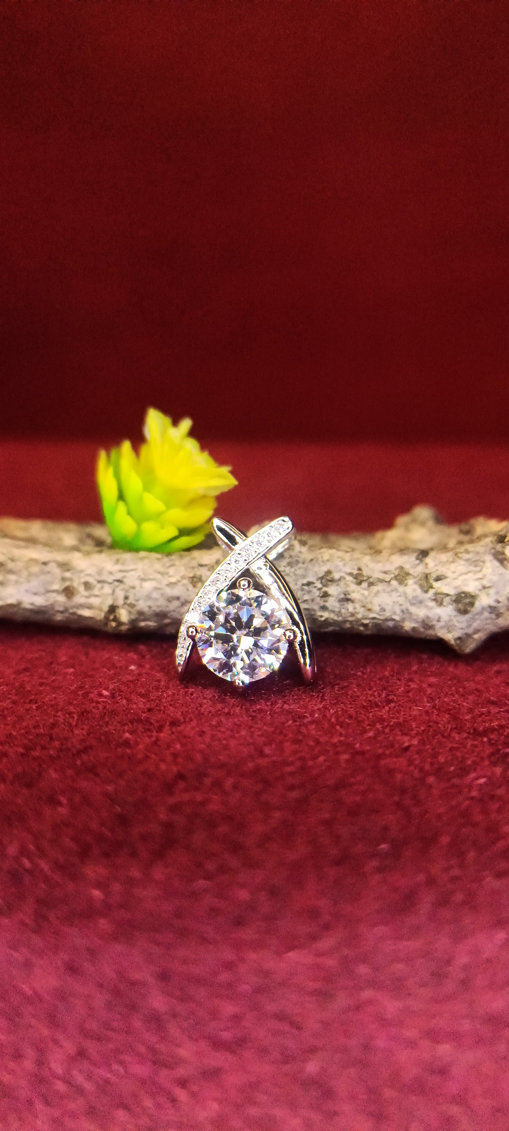 Elegant Solitaire Round Pendant