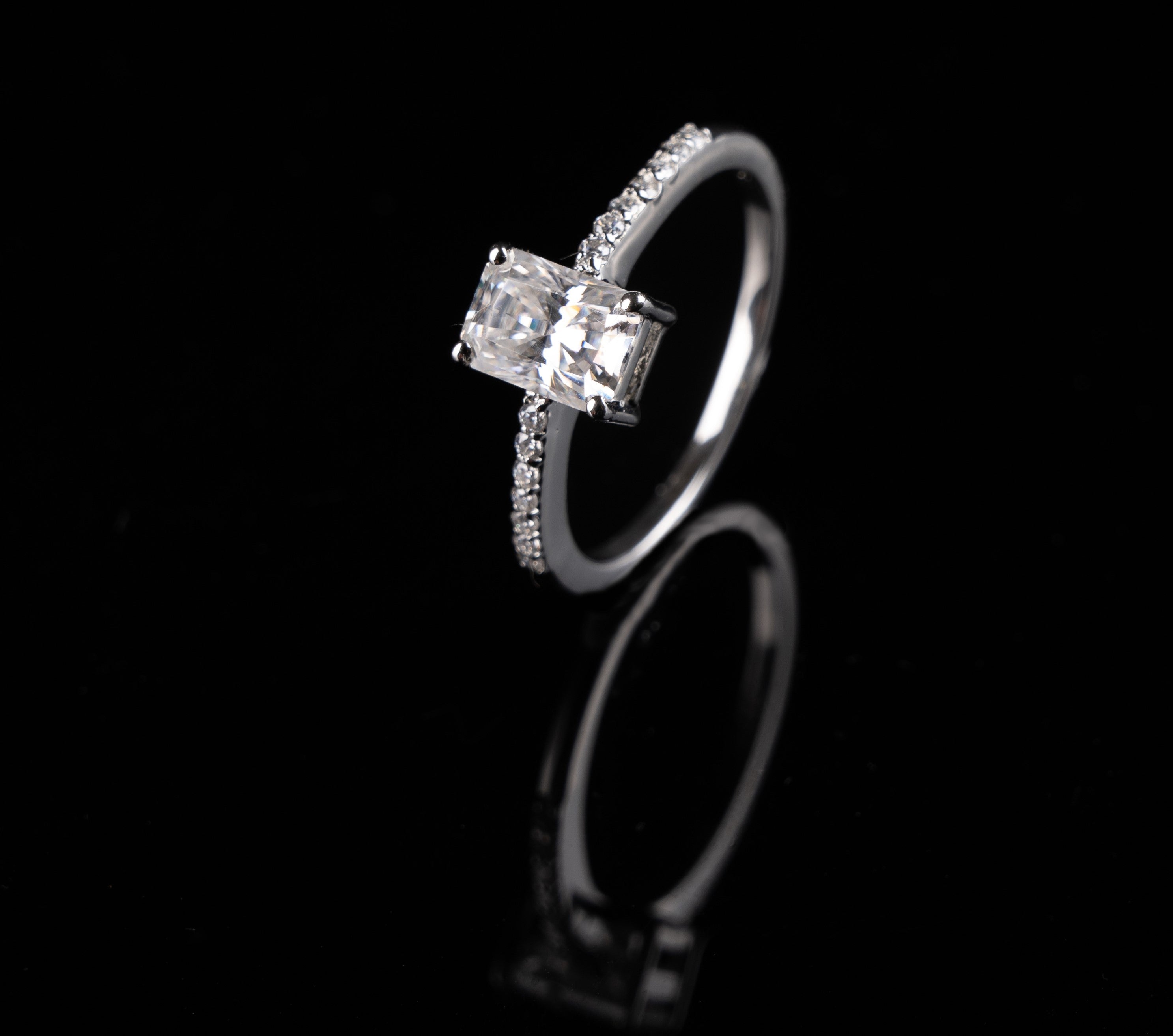 Bold Radiant Side Band Ring