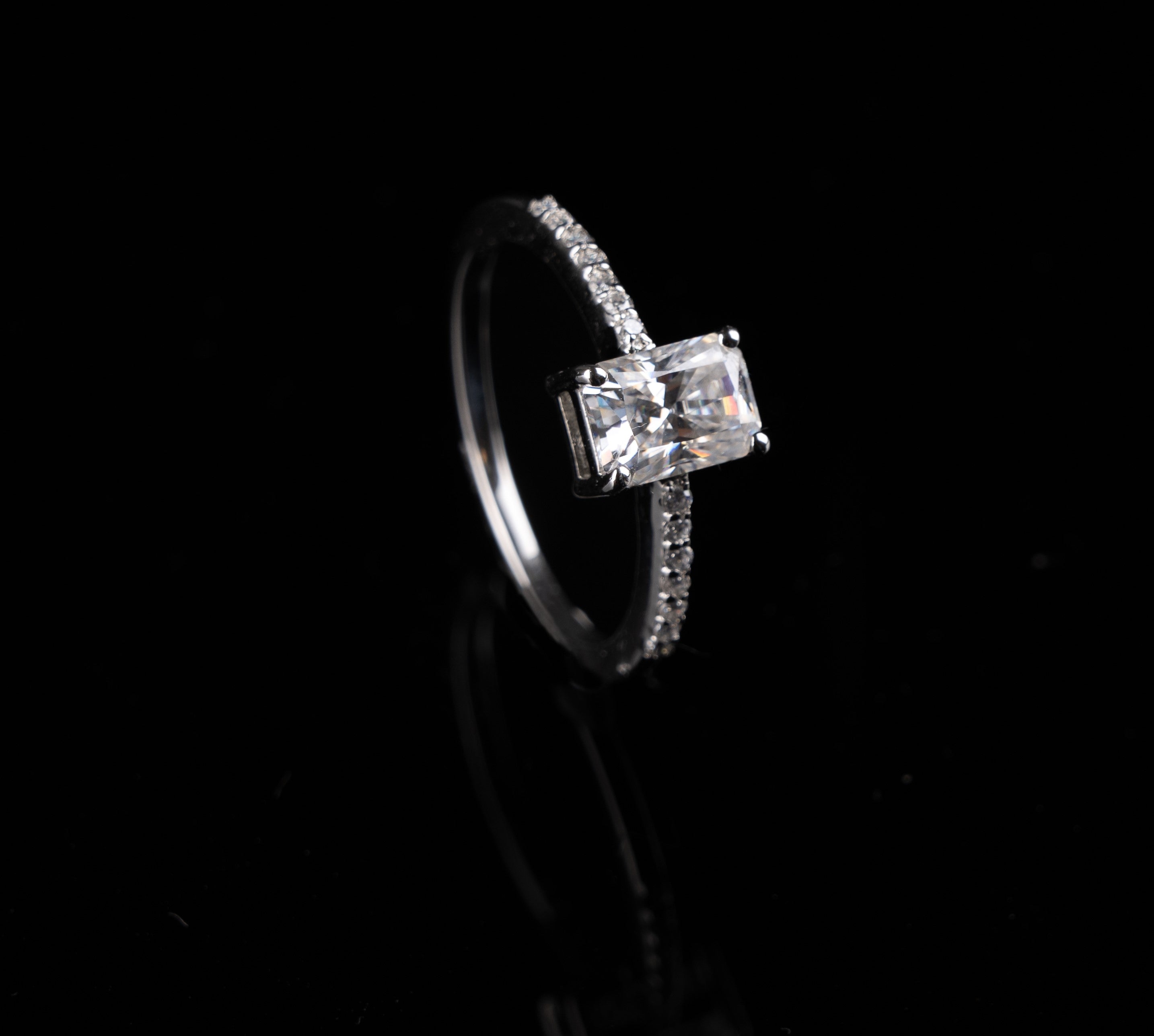 Bold Radiant Side Band Ring