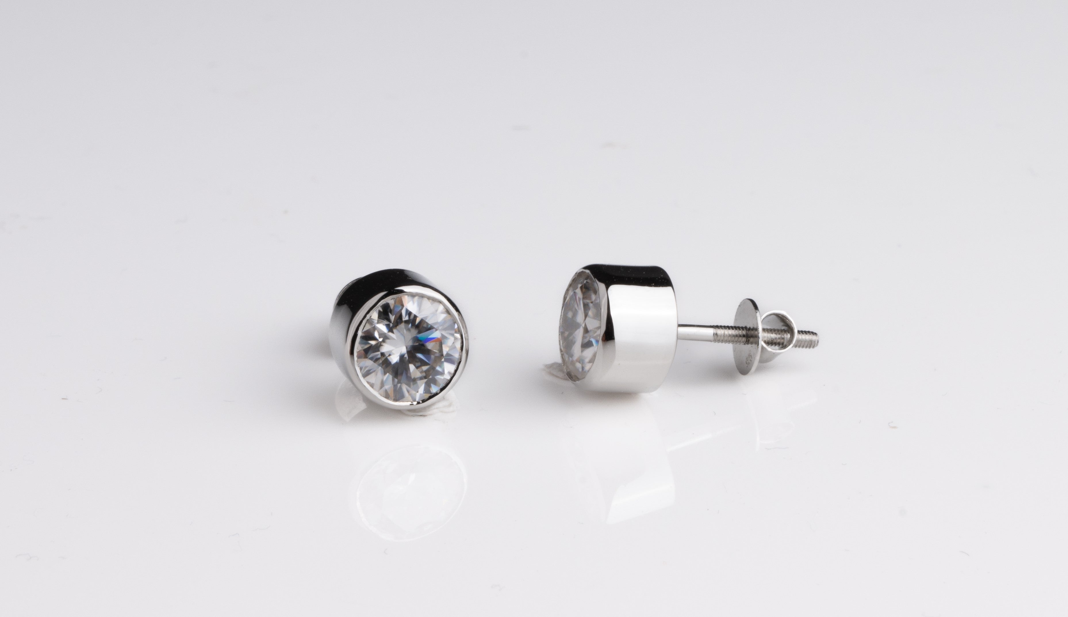 Bezel Studded Round Earrings