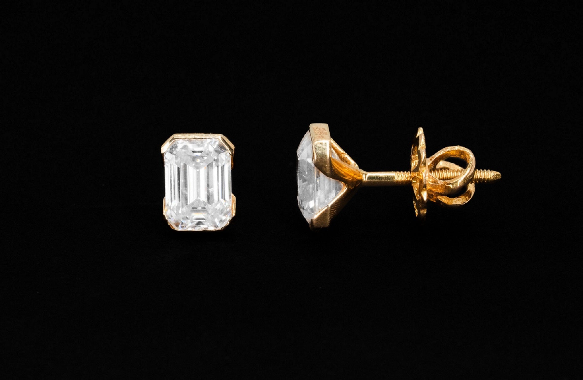 V Bezel Emerald Gold  Earrings