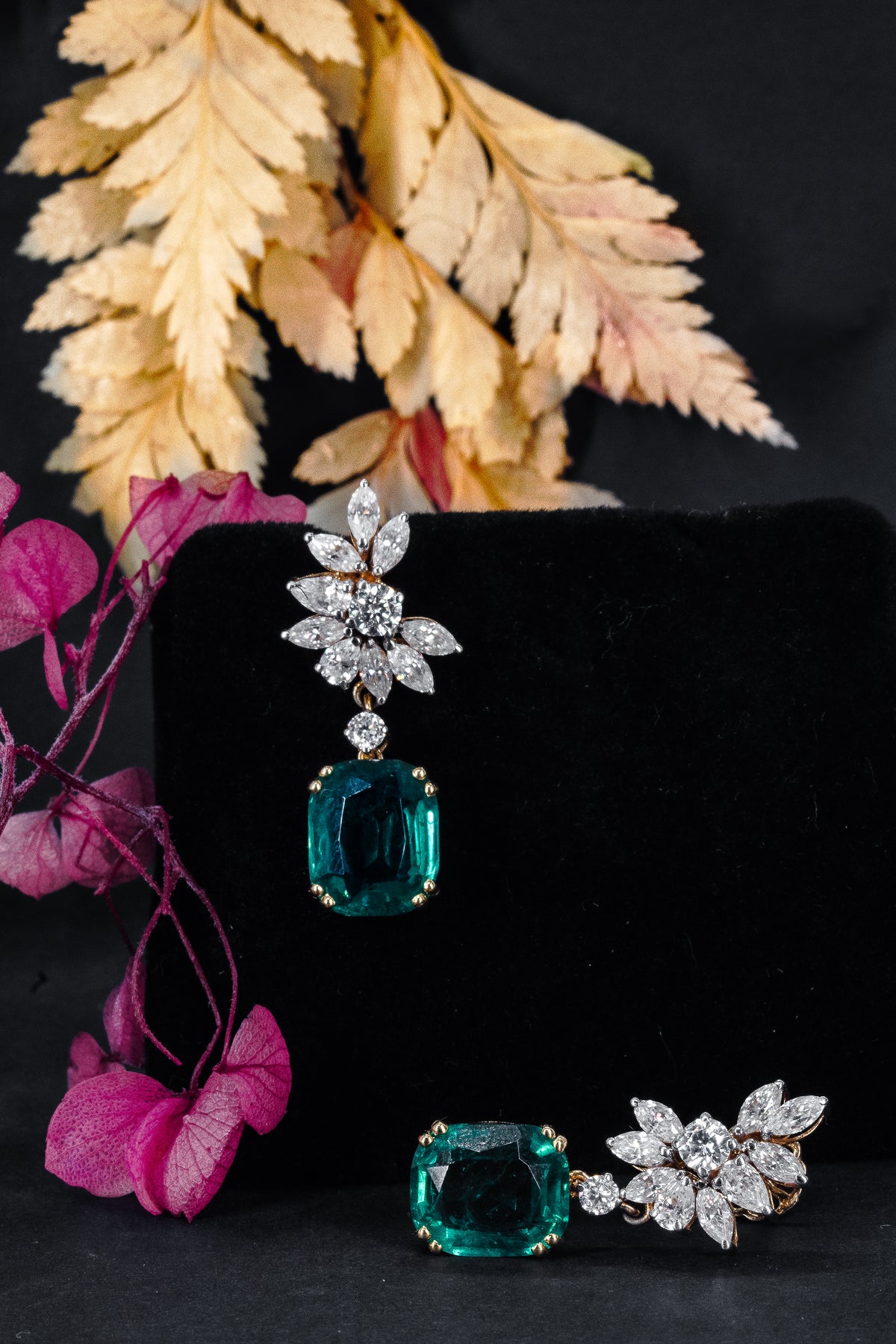 Hanging emerald earrings
