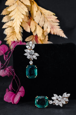 Hanging emerald earrings