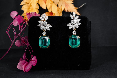 Hanging emerald earrings