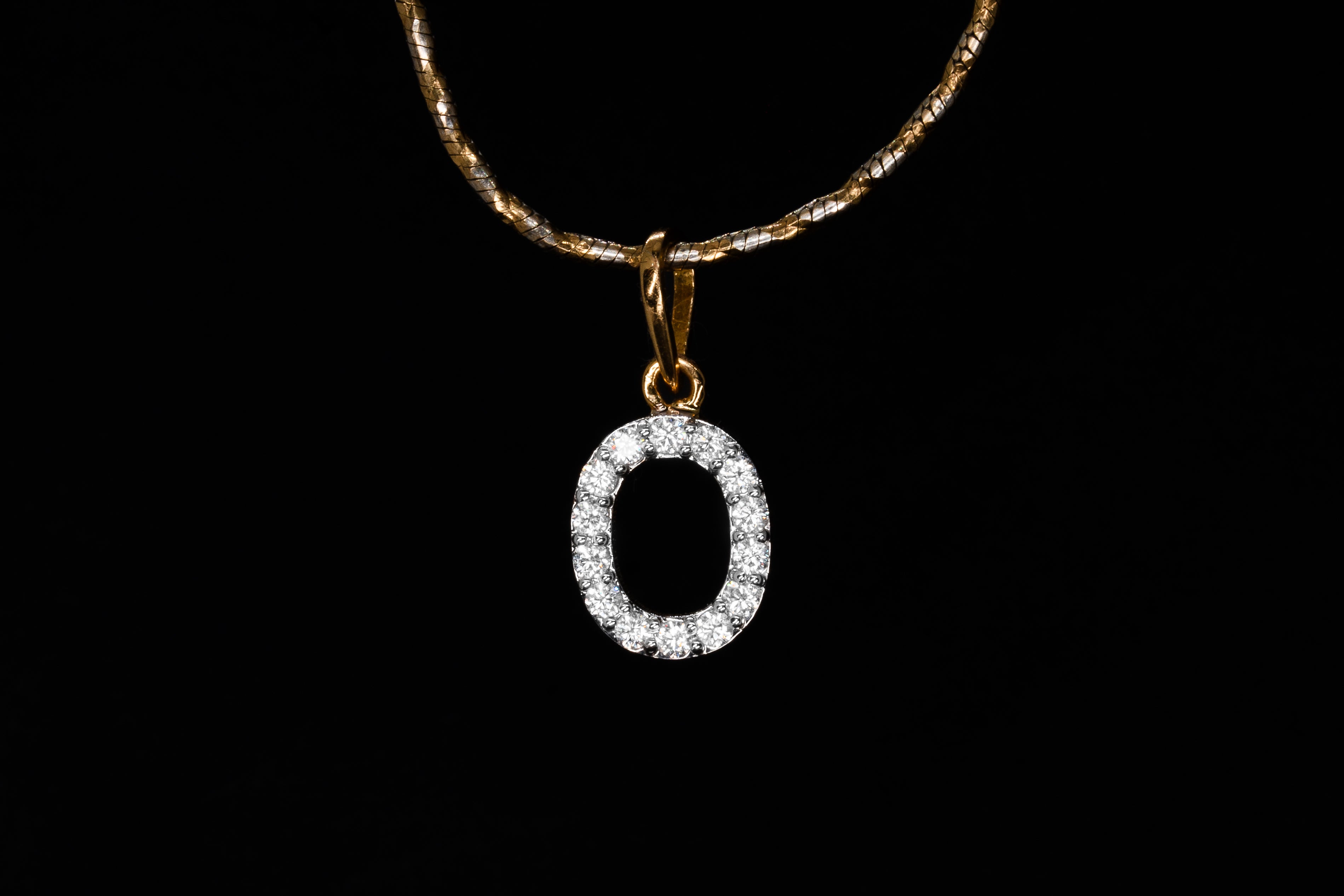 Solitaire Waves O Alphabet Moissanite Pendant