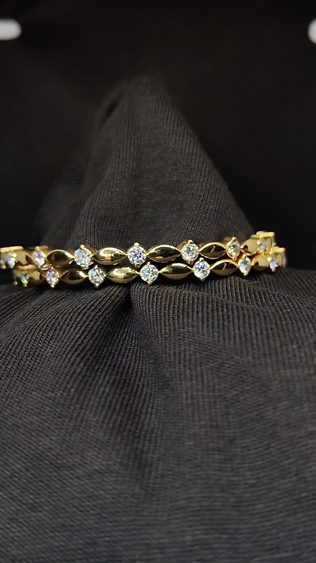 Pristine Curve Bangle