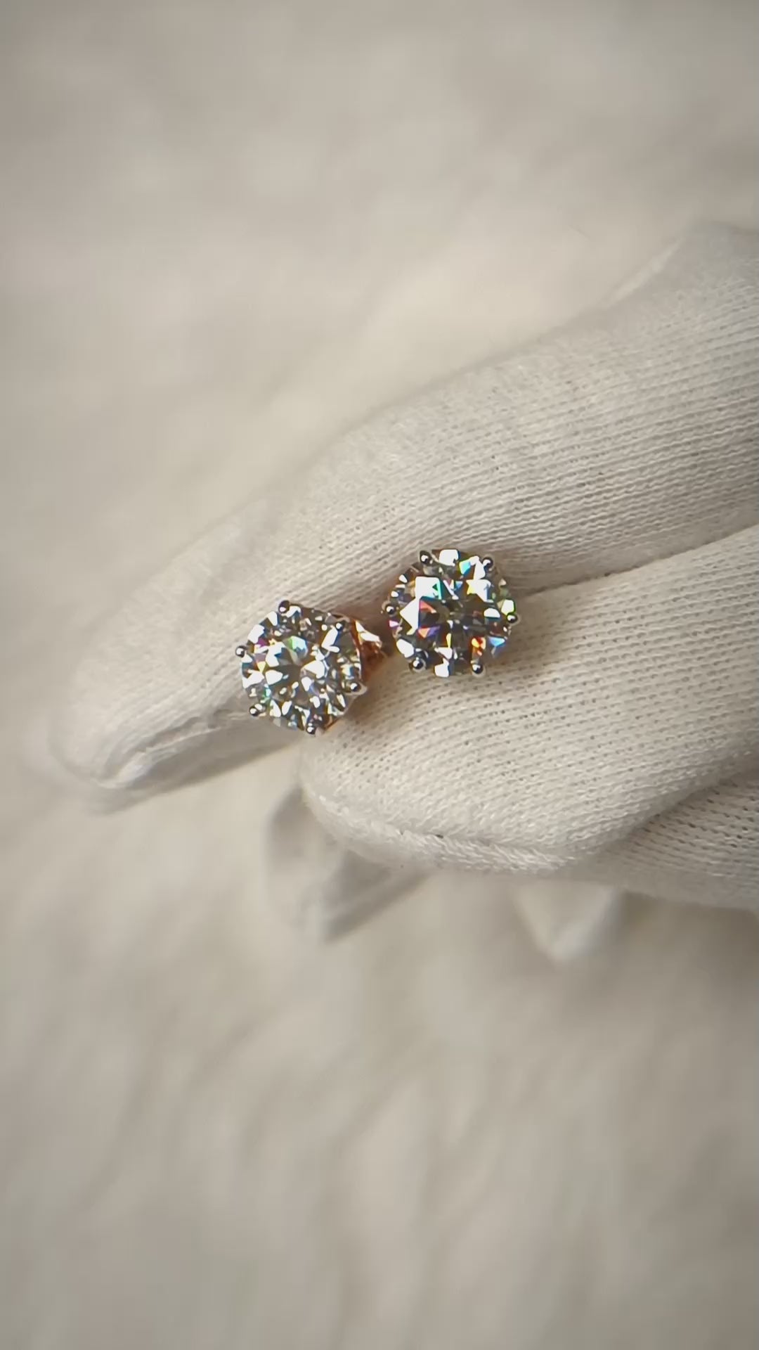 Round Mesh Design Studs