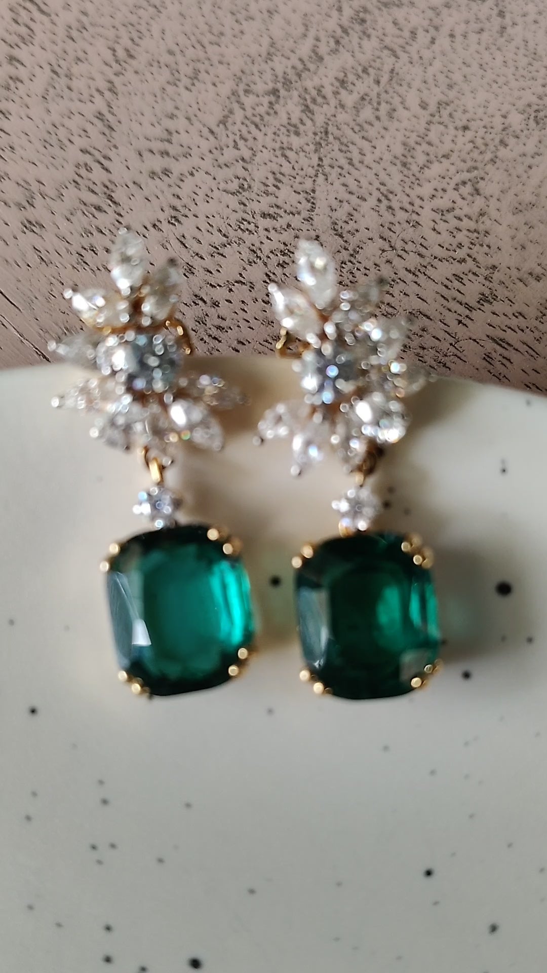 Hanging emerald earrings