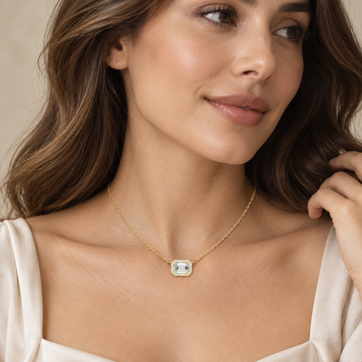 Emerald Lay Orbit Pendant – product view 4