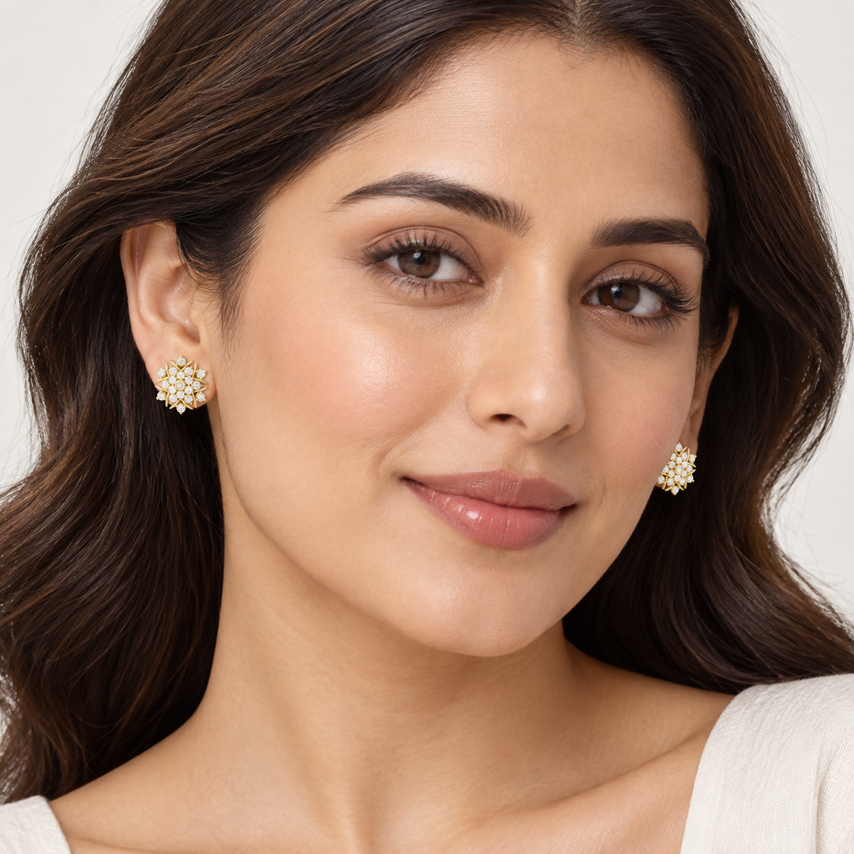 Royal Emblem Earrings – product view 4